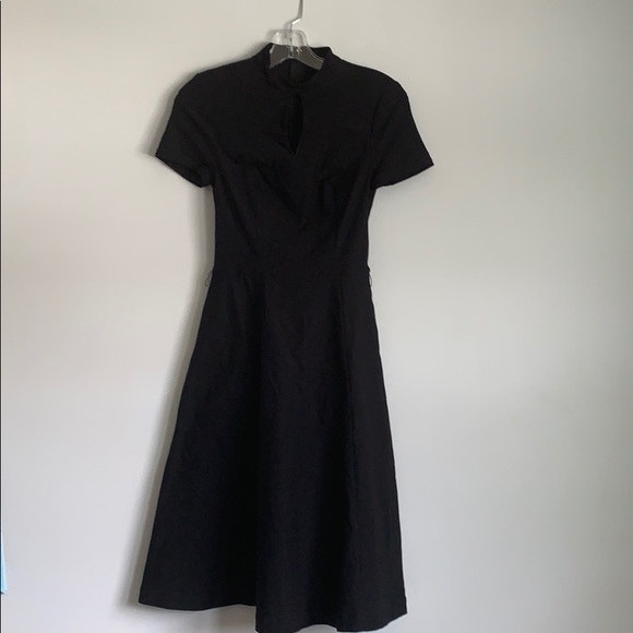 Key-hole Neckline Black Dress - Picture 4 of 5